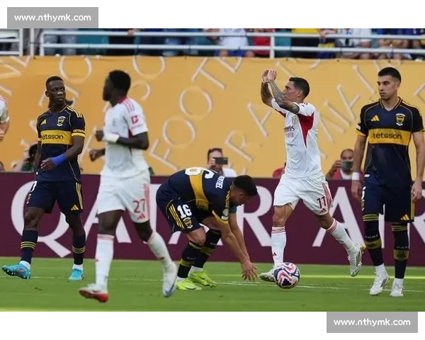 点球争议 + 替补席染红！博卡 2-0 领先遭逆转，球员怒斥裁判