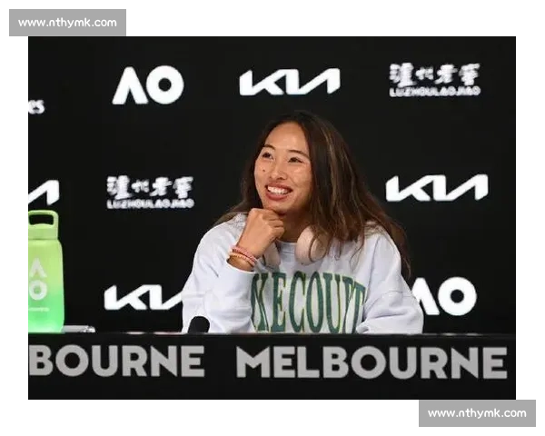 破案了！郑钦文 Labubu 挂饰真相揭晓：主动赠阿卡，反被叮嘱 “别转送”