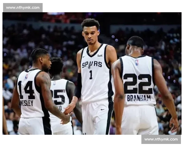 文班亚马复刻 C 罗经典 Siuuu！跨界致敬点燃体育圈共鸣