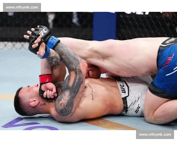 第三回合飞膝绝杀!马利克技术判定终结布伦戴奇 第三回合飞膝绝杀!马利克技术判定终结布伦戴奇